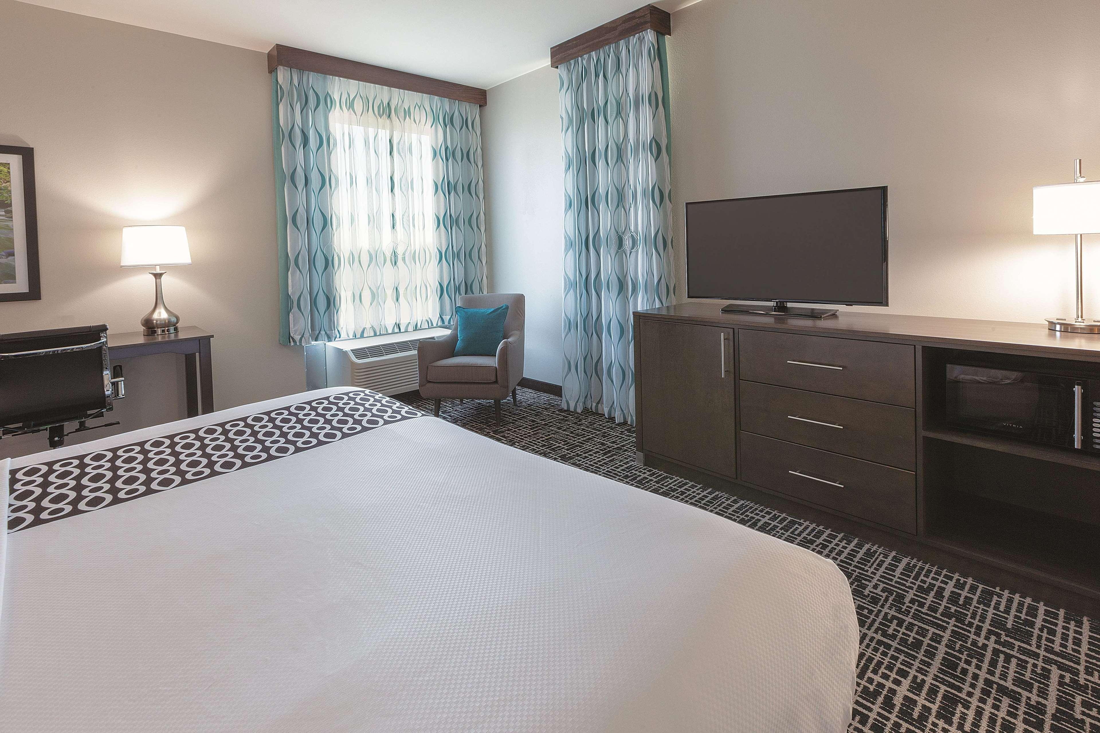 La Quinta By Wyndham Terre Haute Bagian luar foto