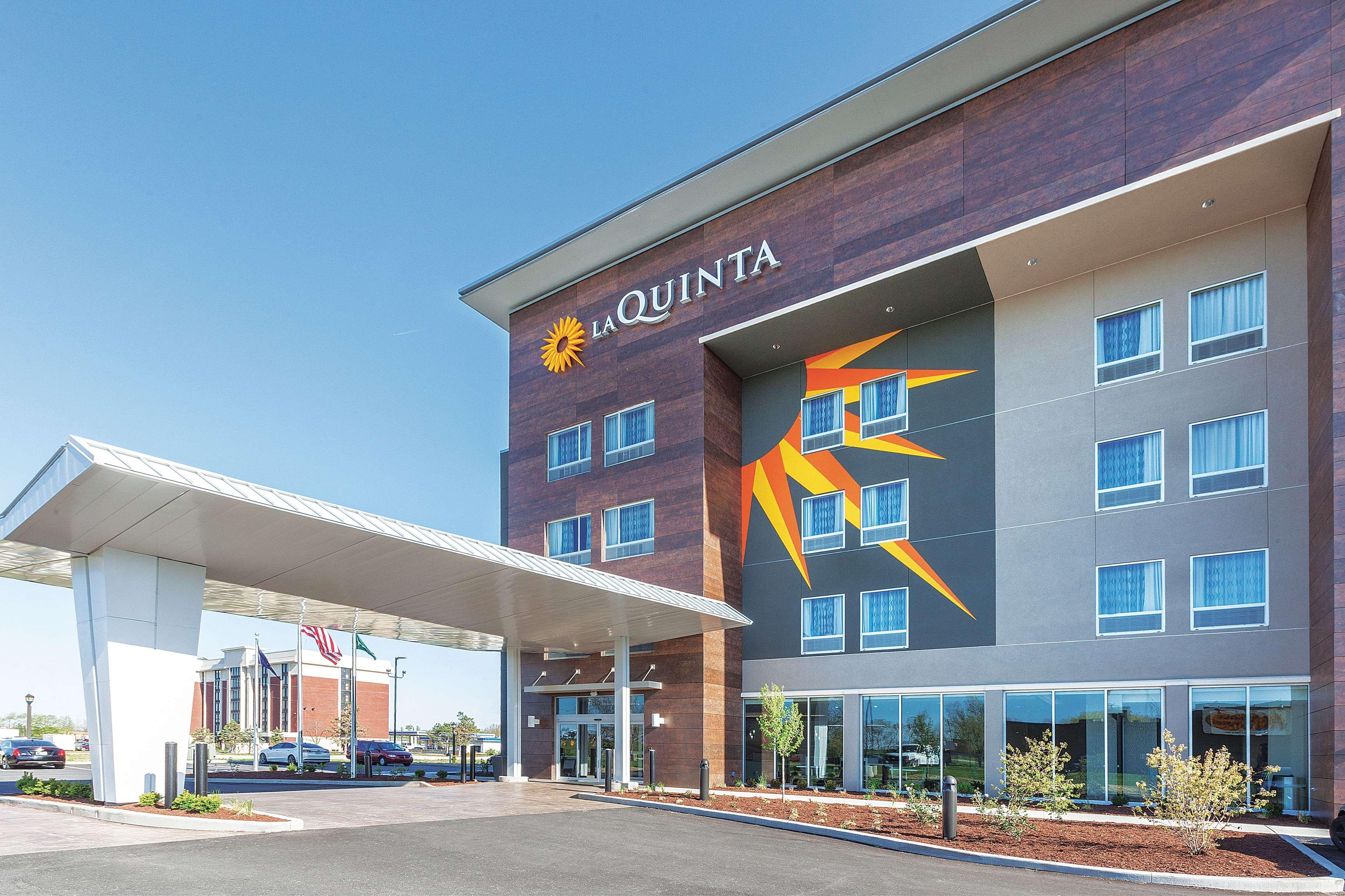 La Quinta By Wyndham Terre Haute Bagian luar foto