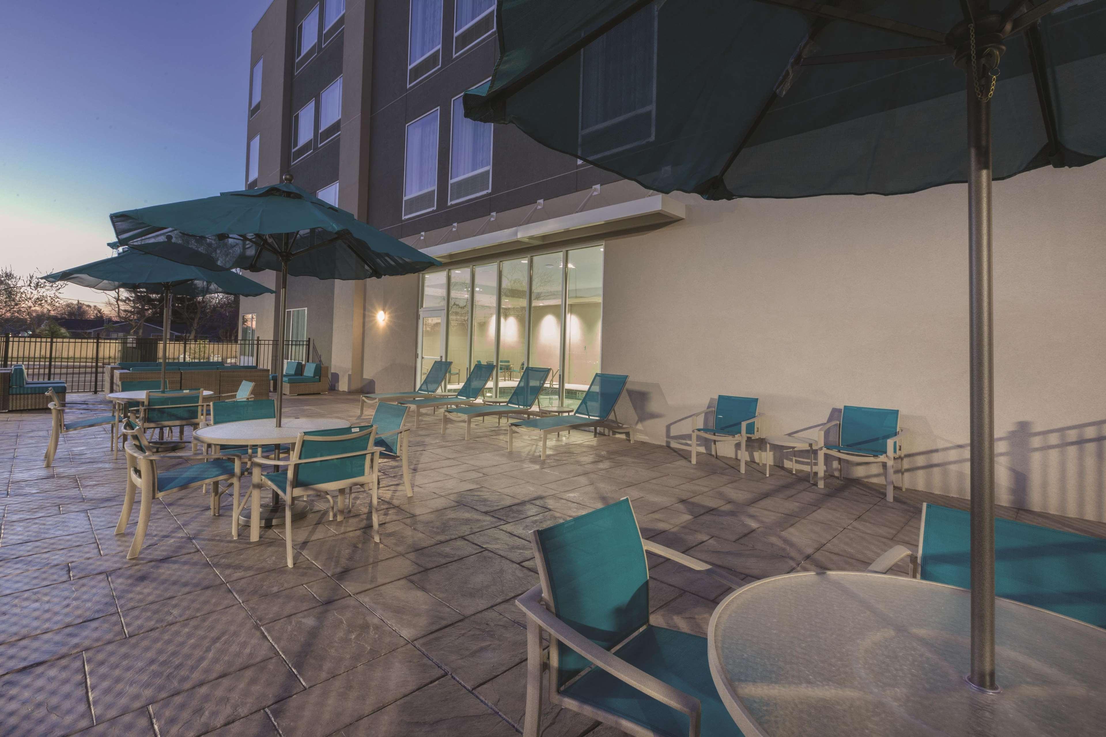 La Quinta By Wyndham Terre Haute Bagian luar foto