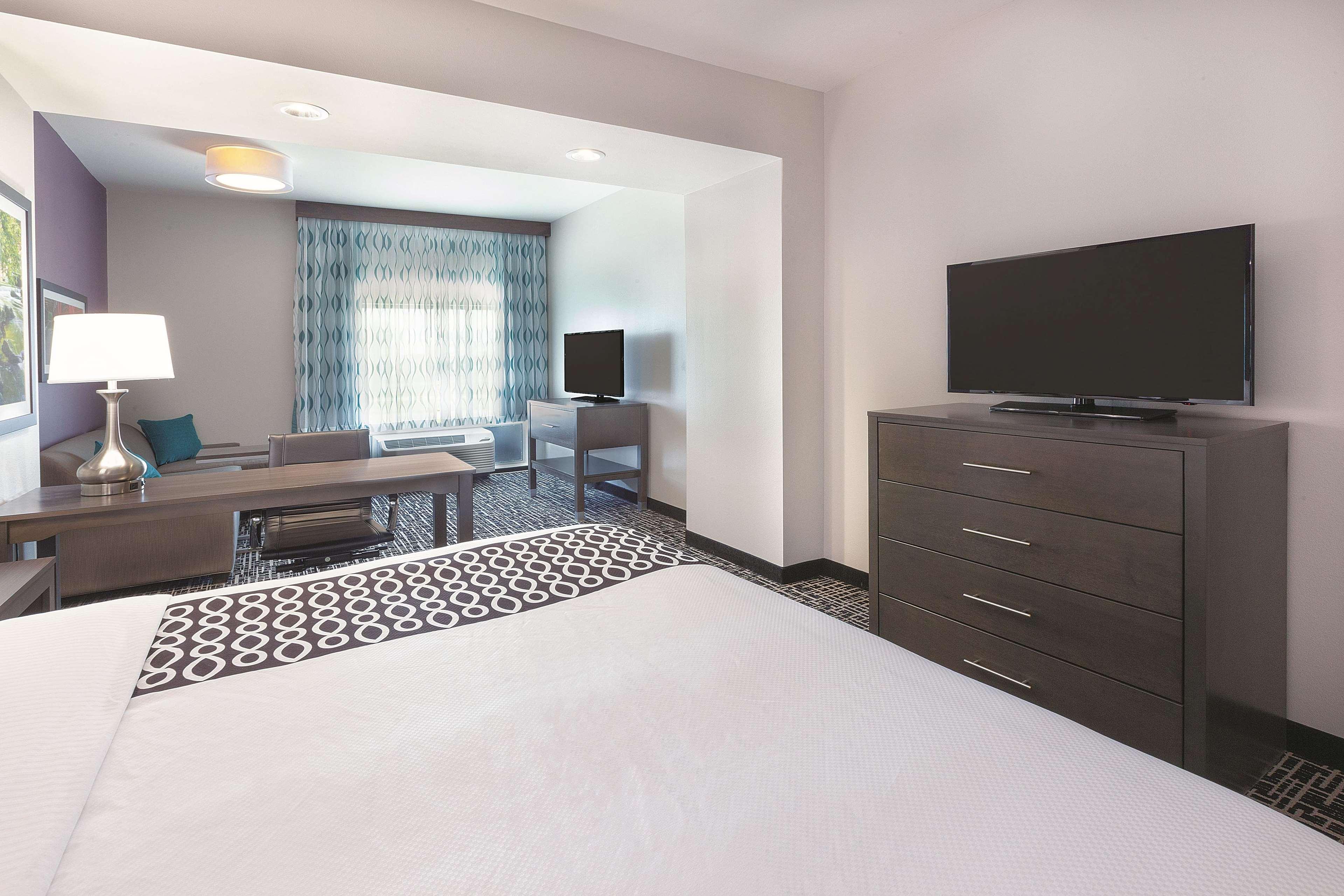La Quinta By Wyndham Terre Haute Bagian luar foto
