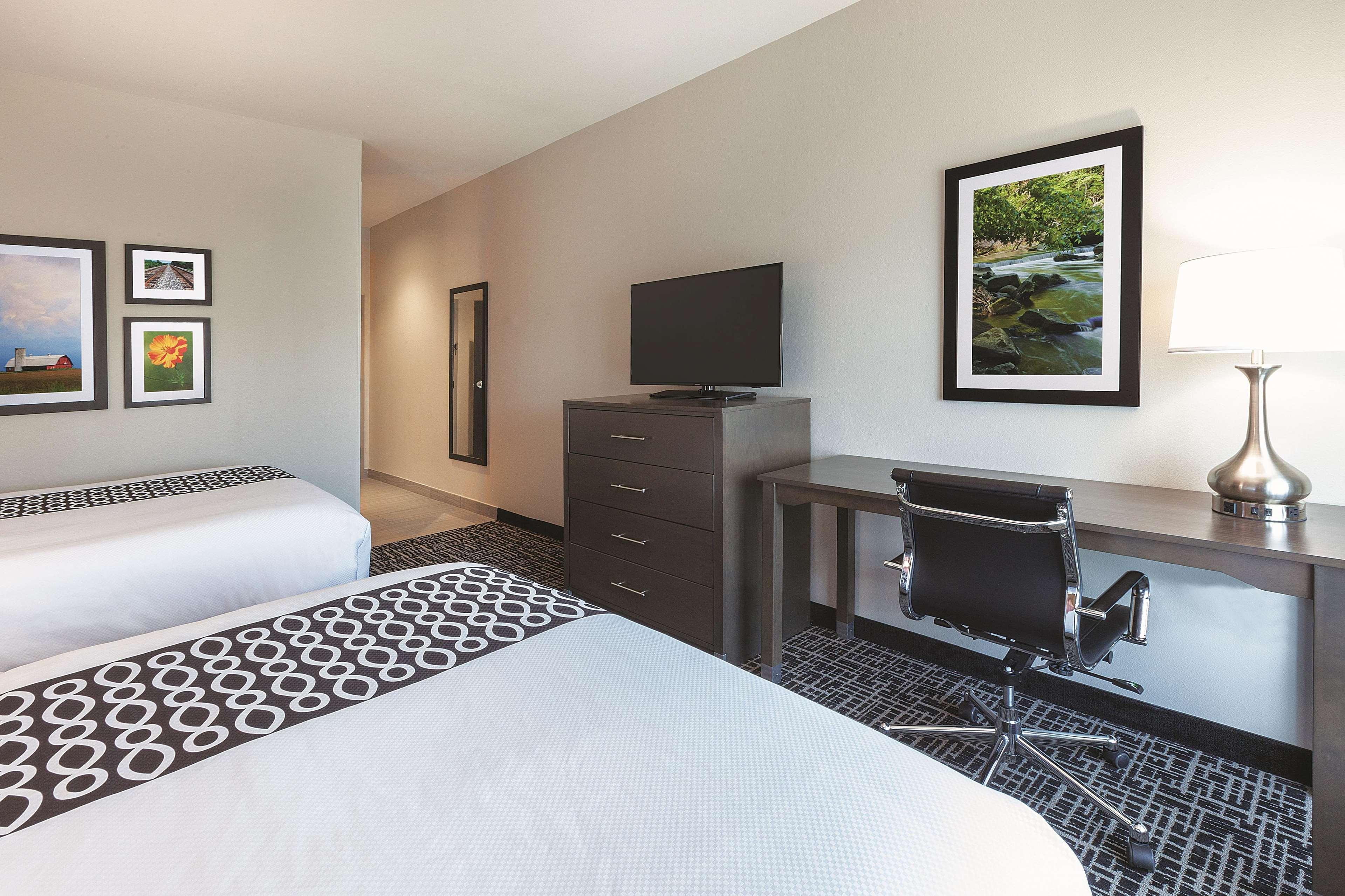 La Quinta By Wyndham Terre Haute Bagian luar foto